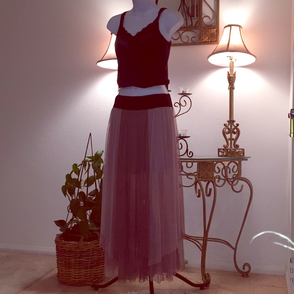 Free people beautiful sheer Midi skirt color beige